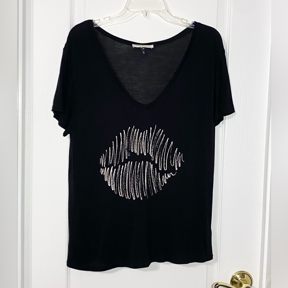 Halston Heritage Metallic Pink Foil Lip Graphic V Neck Tee Black Medium